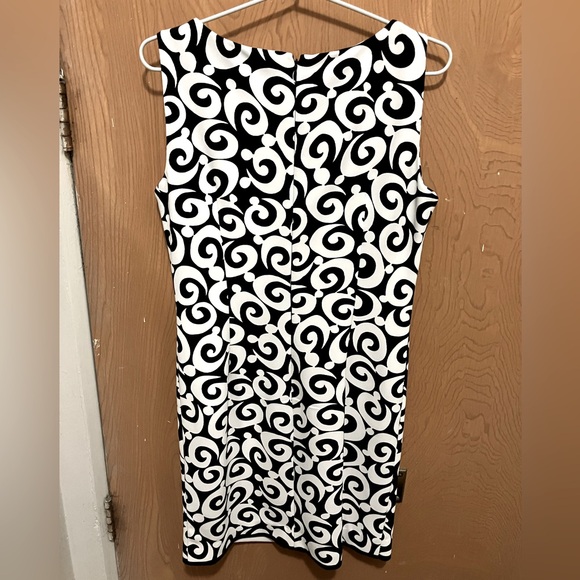 Black and white swirl pattern midi dress, women’s 6 - Picture 2 of 3